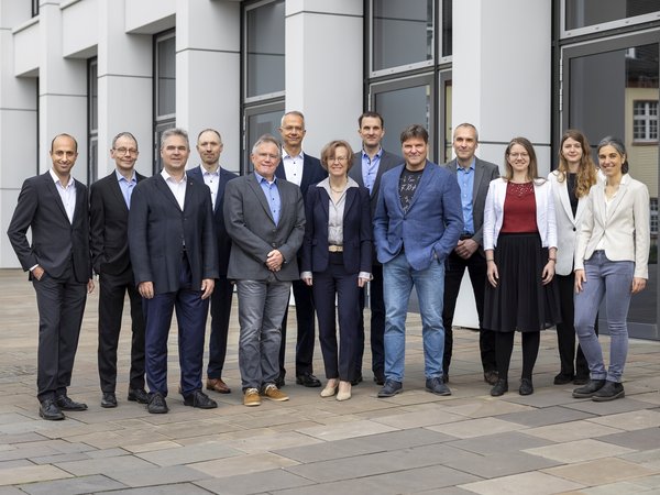 Das Siegener Exzellenzcluster-Team der Universität Siegen freut sich über die Auszeichnung. (Foto: Universität Siegen)