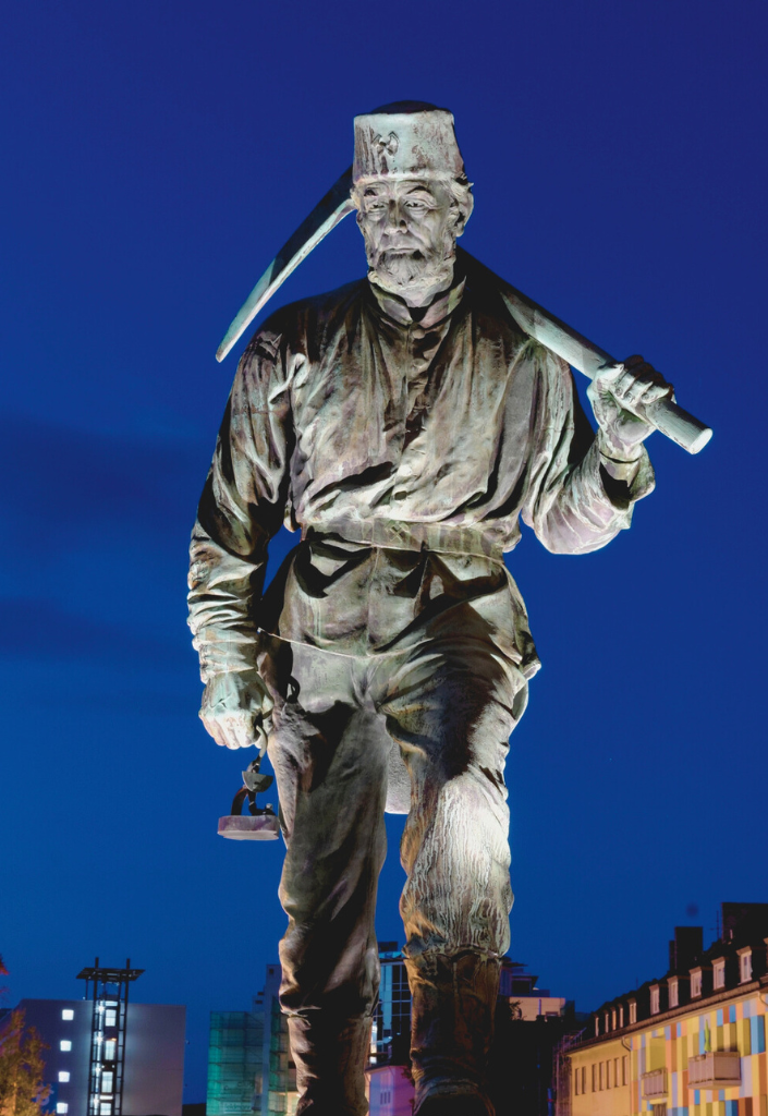 
                                Bronzefigur "Henner" Bergmann, Foto: Stadt Siegen
                            
