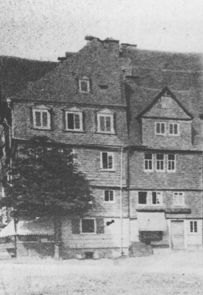 
                                Der Klubb vor 1869 (Bildausschnitt), Quelle: Stadtarchiv Siegen (Bestand 704-Fo/Nr. 1613)
                            