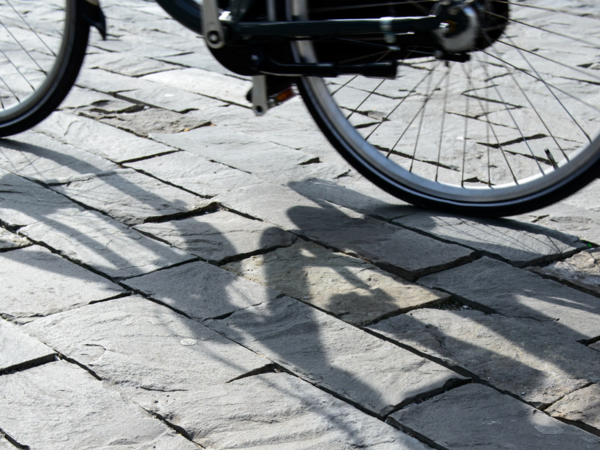 Symbolbild für Radfahren in der Stadt (Quelle: canva.com/ Split Second Stock)