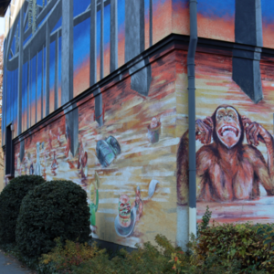 Fassade des Gymnasiums Am Löhrtor, Künstlergestaltung: Charles Bhebe und Jan Bresinski, Foto: Stadt Siegen
