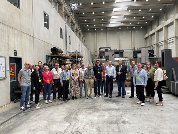 Der Ausschuss für Stadtentwicklung, Wirtschaftsförderung, Stadthallen und Liegenschaften der Stadt Siegen hat sich Unternehmen der HerkulesGroup in Siegen Kaan-Marienborn angeschaut. (Foto: Stadt Siegen)