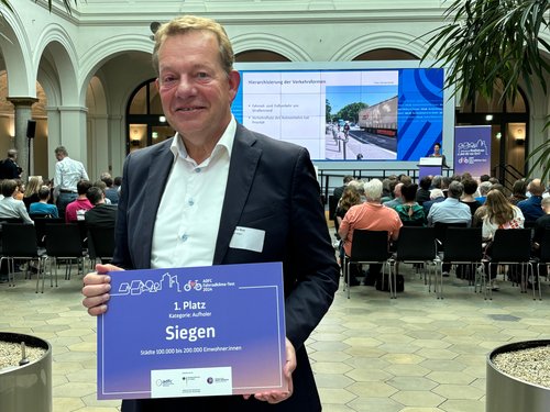 Bürgermeister Steffen Mues bei der Vorstellung der Ergebnisse des ADFC-Fahrradklimatests 2024 (Foto: Stadt Siegen)