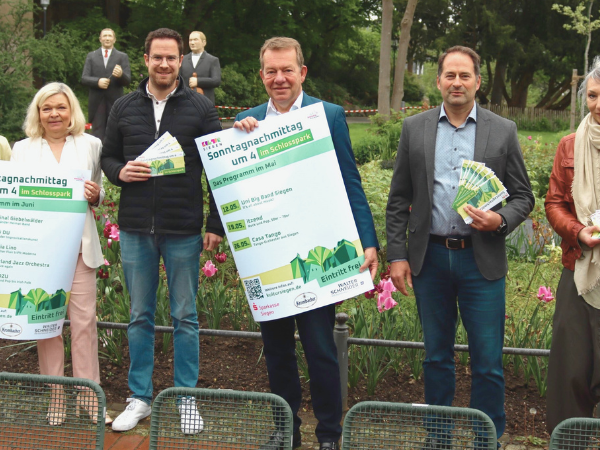 Im Bild (v. l.): Astrid Schneider, KulturSiegen, Tanja Herdlitschke, Sparkasse Siegen, Tim Köster, Krombacher Brauerei, Bürgermeister Steffen Mues, Kulturbeigeordneter Arne Fries und Pia Scharnberg, KulturSiegen. Foto: Stadt Siegen