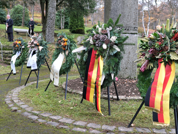 Den Volkstrauertag nimmt die Stadt Siegen traditionell zum Anlass, um in einer zentralen Veranstaltung der Millionen Menschen zu gedenken, die in den beiden Weltkriegen ihr Leben lassen mussten. (Archivfoto: Stadt Siegen)