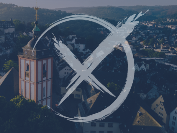 Symbolbild: Kommunalwahlen 2025 - Wahlhelferinnen und Wahlhelfer werden