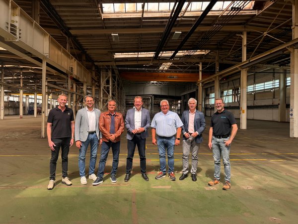Jens Bombosch (Verkäufer), Stadtbaurat Henrik Schumann, Thomas Runge (Wirtschaftsförderung), Bürgermeister Steffen Mues, Ulrich Blaschke (eferest GmbH/STABO GmbH), Christoph Brandt-Murrenhoff (STABO GmbH) und Daniel Zimmermann (eferest GmbH) (v.l.).