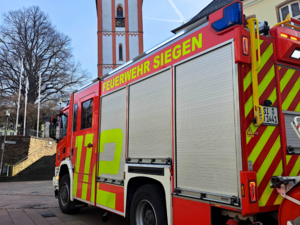 Symbolfoto: Feuerwehrauto auf dem Markplatz in der Siegener Oberstadt (Foto: Stadt Siegen)