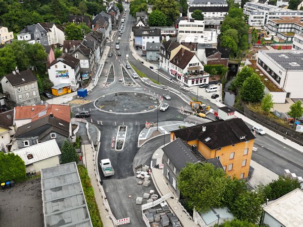 Das Schleifmühlchen vor einigen Wochen von oben. In der kommenden Woche finden hier die letzten Asphaltarbeiten statt. (Foto: Stadt Siegen)