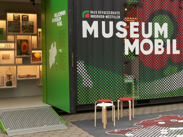 MuseumMobil-Container des Hauses der Geschichte NRW, Quelle: Stiftung Haus der Geschichte Nordrhein-Westfalen, Foto: Annika Rose 