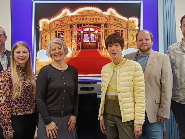 Die Organisatorinnen und Sponsoren stellten das Spiegelzelt-Programm im Rahmen einer Pressekonferenz vor. (Foto: Stadt Siegen)