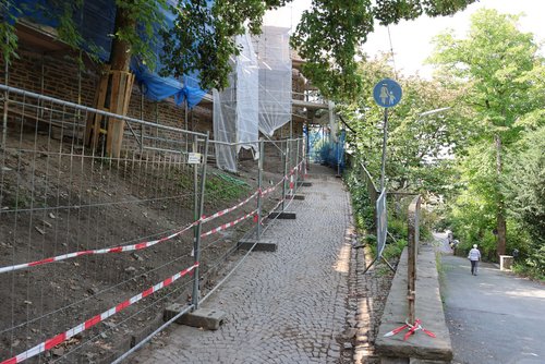 Der rund 20 Meter lange Gehweg zwischen Hinterstraße und Siegbergstraße ist wieder geöffnet. (Foto: Stadt Siegen)