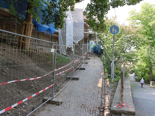Der rund 20 Meter lange Gehweg zwischen Hinterstraße und Siegbergstraße ist wieder geöffnet. (Foto: Stadt Siegen)