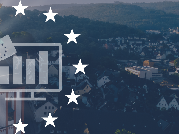 Symbolbild zur Europawahl 2024. Hintergrundbild: Drohnenfoto der Nikolaikirche in Siegen (Foto: Scheinmeier)